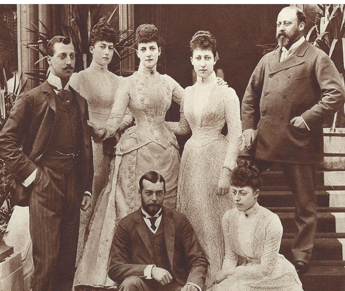 https://intriguing-history.com/wp-content/uploads/2015/02/edward-VII-and-family-Queen-Alexandria-daughters-and-future-George-V-and-the-later-Duke-of-Clarence-who-died-from-Influenza-1892.jpg